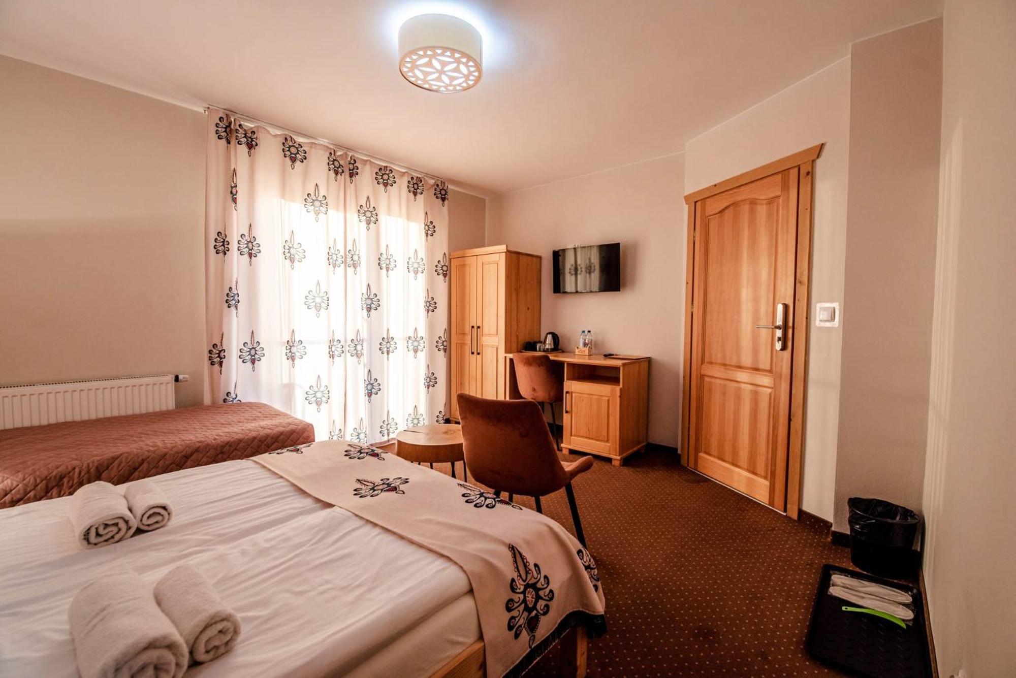 チョルシュティン Pieninska Ostoja Bed & Breakfast エクステリア 写真