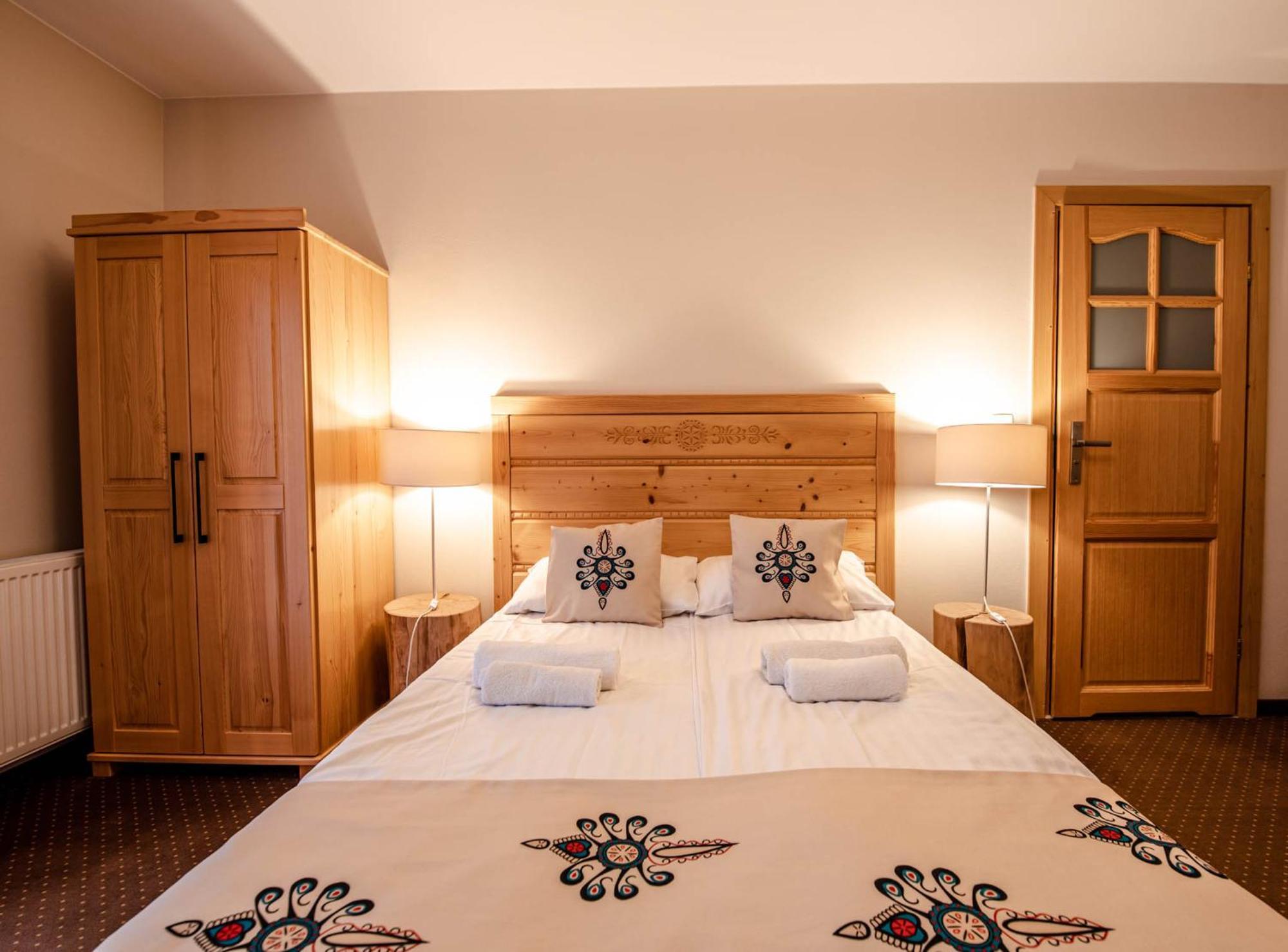チョルシュティン Pieninska Ostoja Bed & Breakfast エクステリア 写真